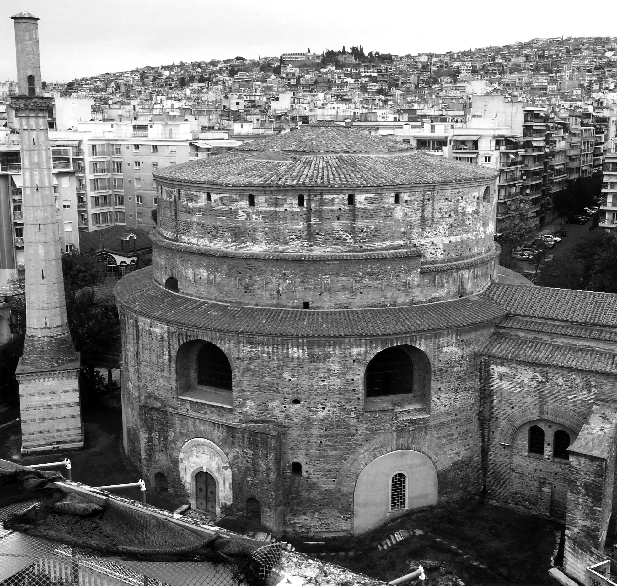 Η Ροτόντα και η γειτονιά της σε ασπρόμαυρη φωτογραφία